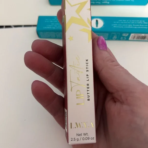 Beauty 3 piece bundle. Thrive and L.W.Y.A.
Eye and lip! - Picture 8 of 8